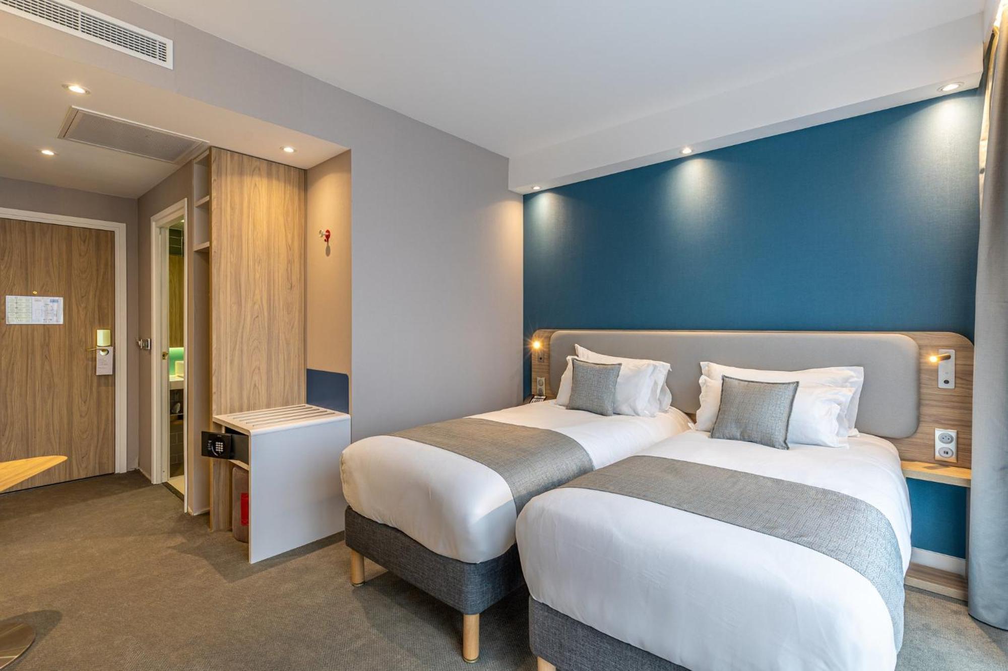 Holiday Inn Express Ajaccio By Ihg Exterior photo