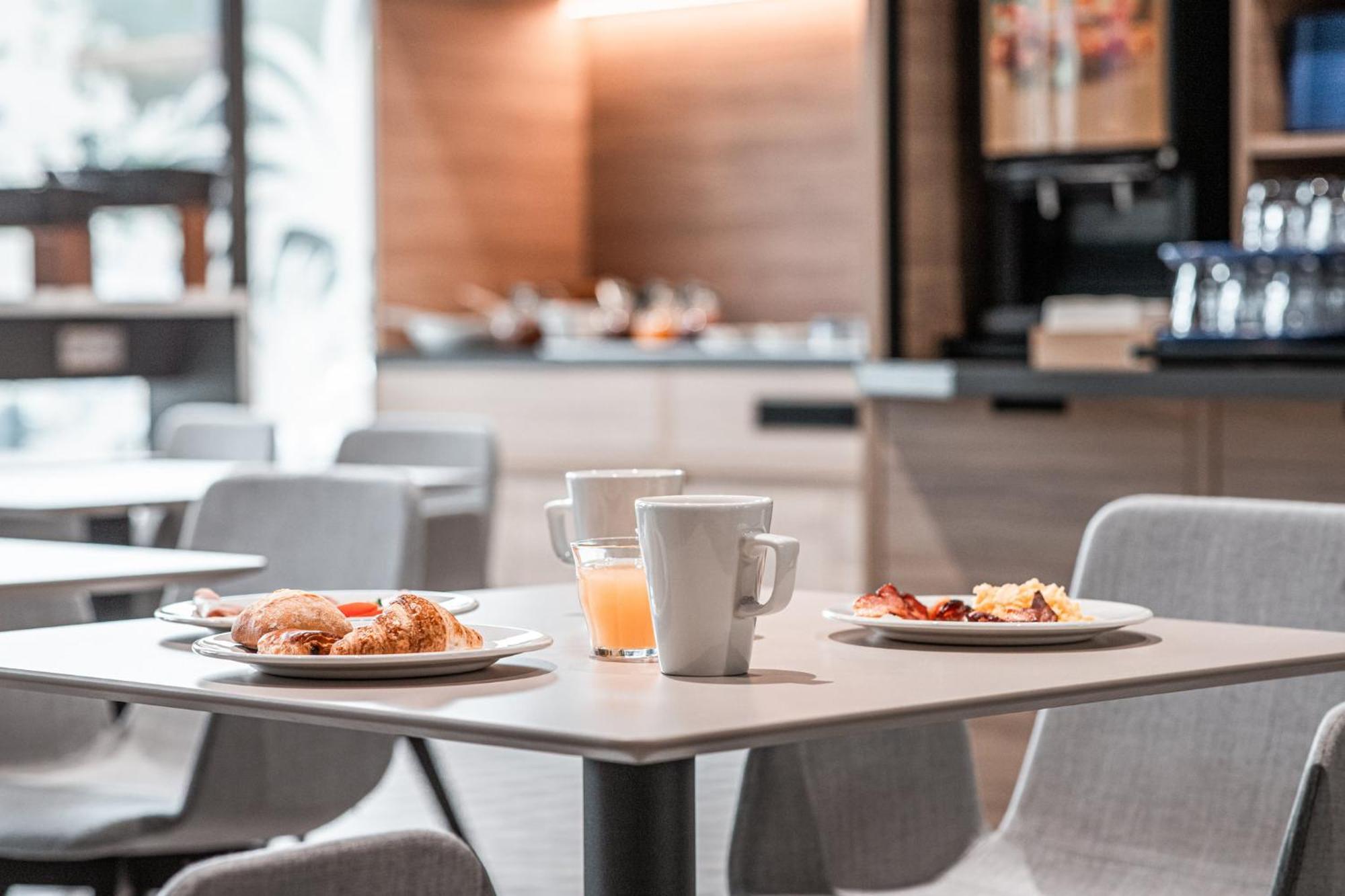 Holiday Inn Express Ajaccio By Ihg Exterior photo