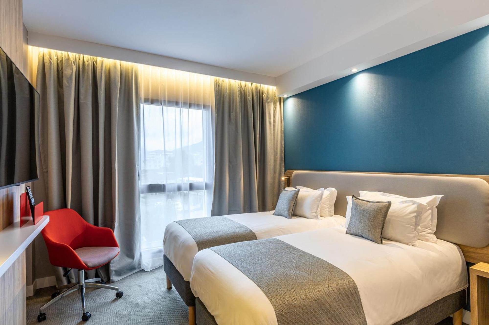 Holiday Inn Express Ajaccio By Ihg Exterior photo