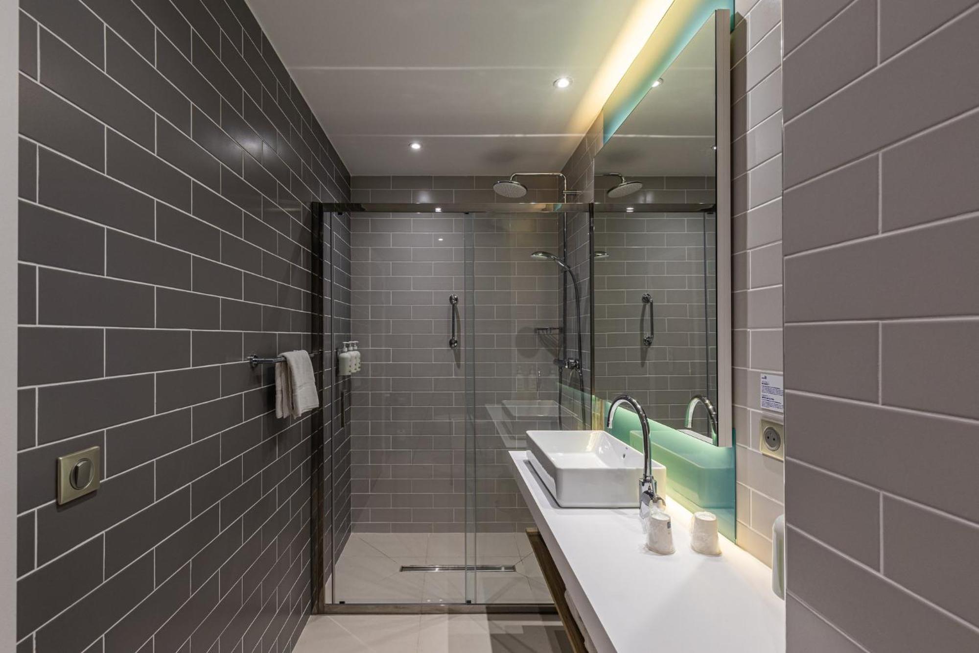 Holiday Inn Express Ajaccio By Ihg Exterior photo